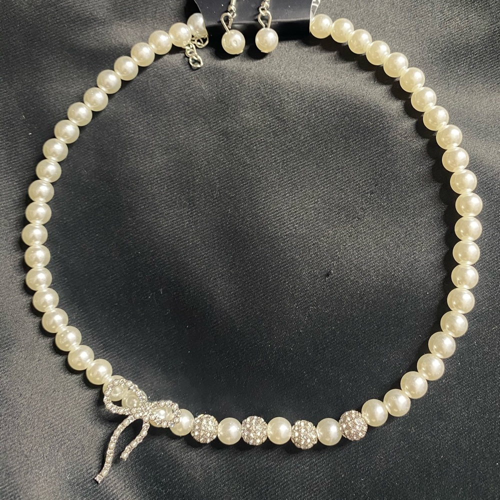 Classy Cadenza White Necklace
